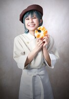 三宅妃那扮するミスカンパーニュ。