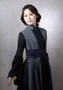 宮崎理奈扮するマリアム。