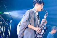 諸星翔希（Sax, Vo）（Photo by Gaku Maeda）