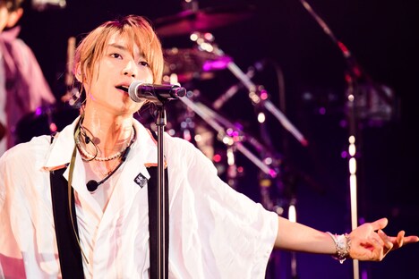阿部顕嵐（Vo）（Photo by Gaku Maeda）