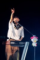 長妻怜央（Key, Vo）（Photo by Gaku Maeda）