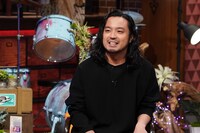 R-指定（Creepy Nuts）  (c)日本テレビ