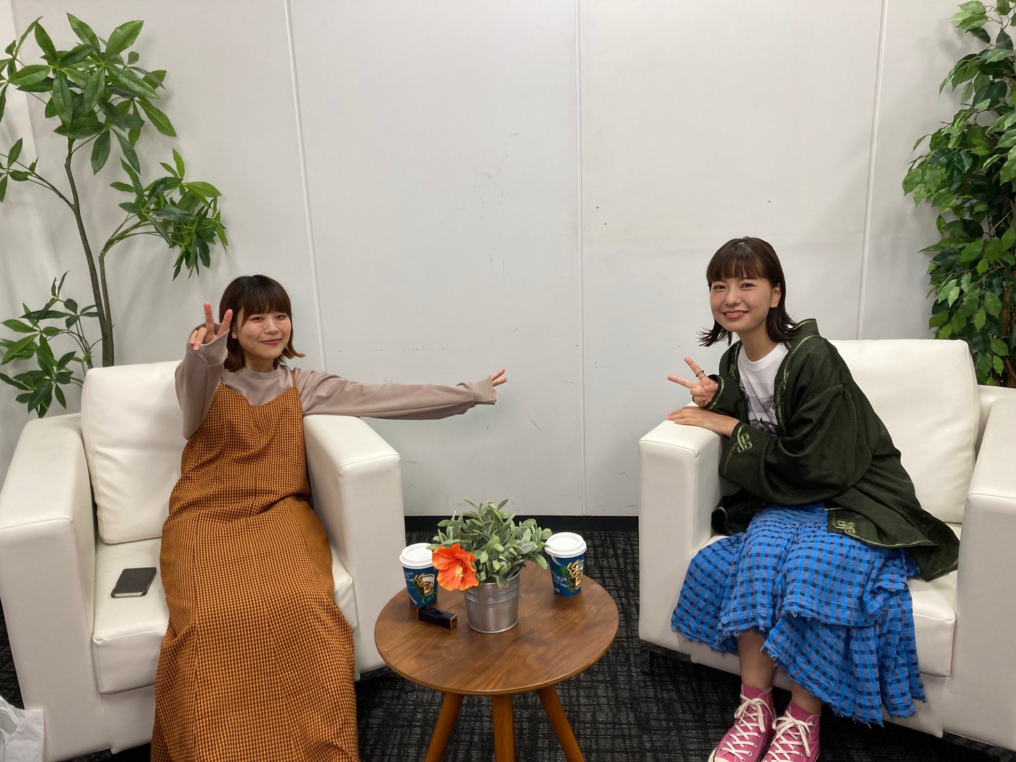 左からせとゆいか（Saucy Dog）、新井郁。