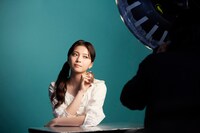 Visée「グロッシーリッチ アイズ N」広告撮影時のMAYUKA。