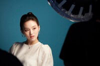 Visée「グロッシーリッチ アイズ N」広告撮影時のRIO。