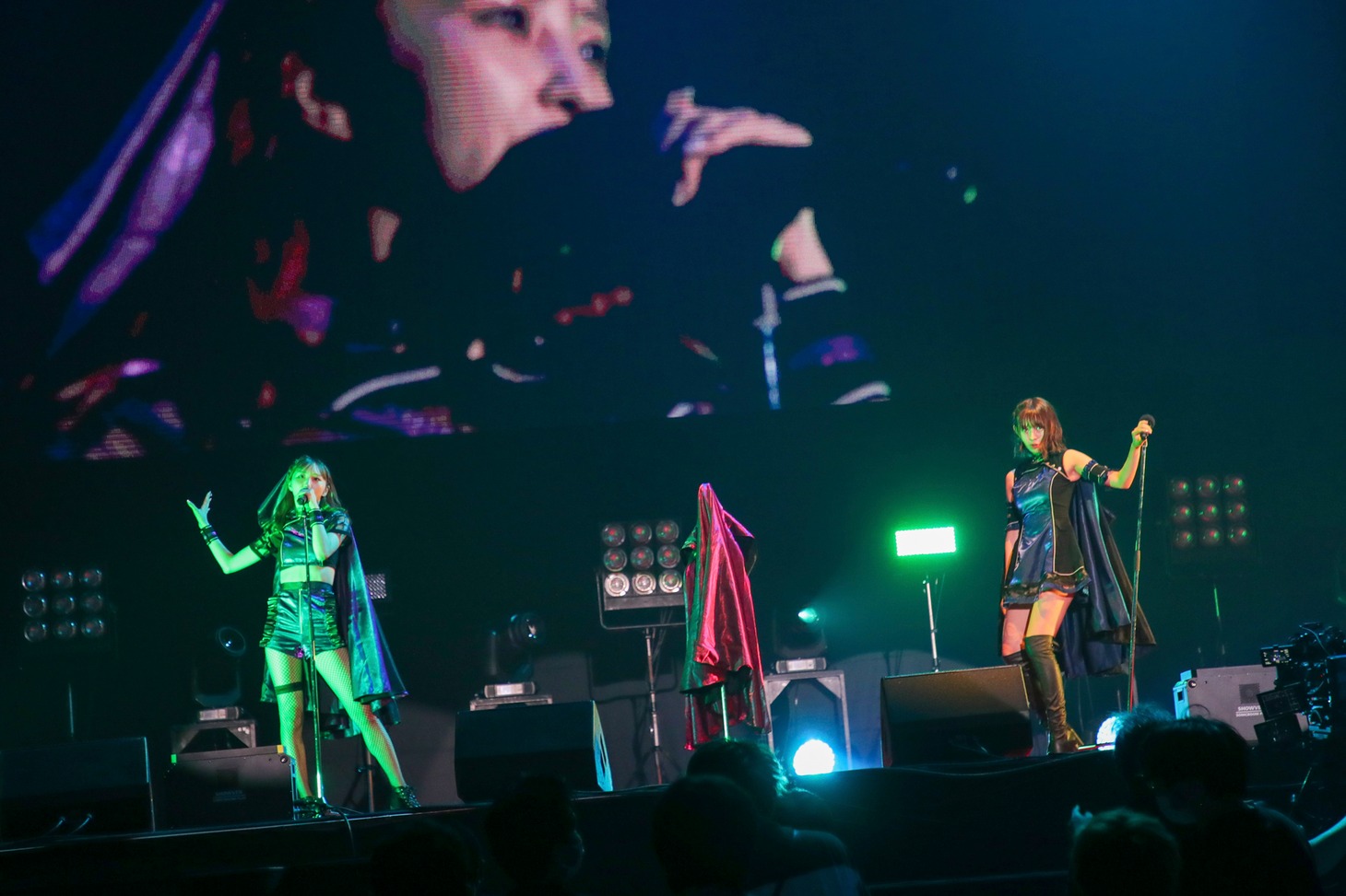 安藤笑と沖口優奈（マジカル・パンチライン）によるユニット・MEY。鶴見萌（虹のコンキスタドール）は欠席。
