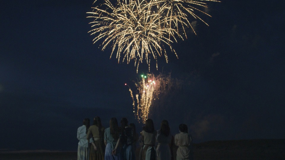 乃木坂46「思い出ファースト」ミュージックビデオより。