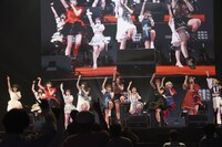 ベイビーレイズJAPANトリビュートステージの様子。