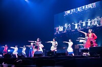 ベイビーレイズJAPANトリビュートステージの様子。