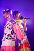 左からB.O.L.Tの青山菜花、高井千帆。
