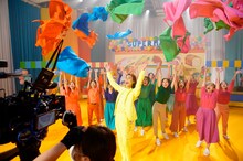 氷川きよし「Happy!」ミュージックビデオ撮影中の様子。