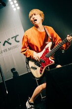 でらし（B, Cho / ハンブレッダーズ）（Photo by Kana Tarumi）