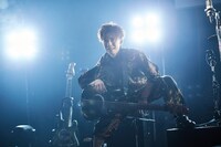 「ASH DA HERO LIVE 2021 "THE SHOW MUST GO ON"」の様子。（撮影：粂井健太）
