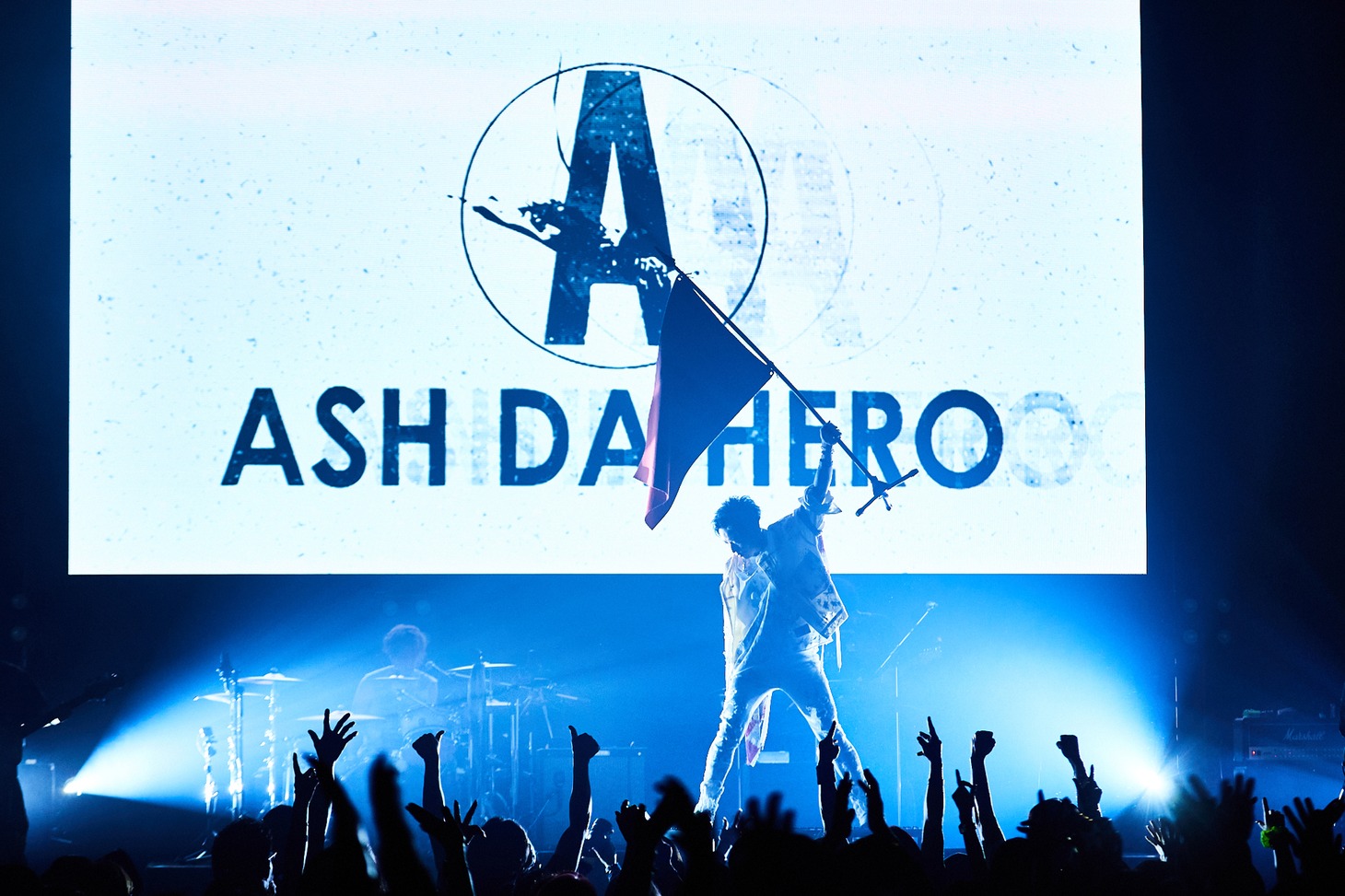 「ASH DA HERO LIVE 2021 "THE SHOW MUST GO ON"」の様子。（撮影：粂井健太）