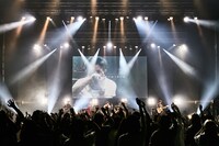 「ASH DA HERO LIVE 2021 "THE SHOW MUST GO ON"」の様子。（撮影：粂井健太）