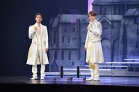 左から田中樹（SixTONES）、菊池風磨（Sexy Zone）。