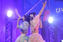 左から辻野かなみ、小泉遥香。