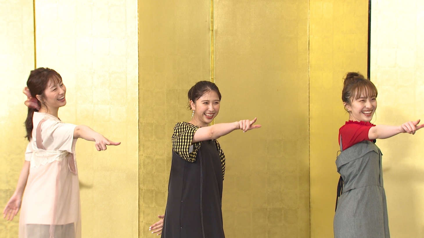 左から佐々木彩夏、玉井詩織、百田夏菜子（ももいろクローバーZ）。