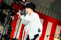 山田義孝（Vo）（撮影：白石達也）