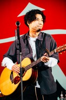 吉田結威（G, Vo）（撮影：白石達也）