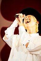 山田義孝（Vo）（撮影：白石達也）