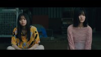乃木坂46「泥だらけ」ミュージックビデオのワンシーン。