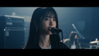 乃木坂46「泥だらけ」ミュージックビデオのワンシーン。