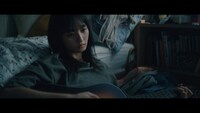 乃木坂46「泥だらけ」ミュージックビデオのワンシーン。