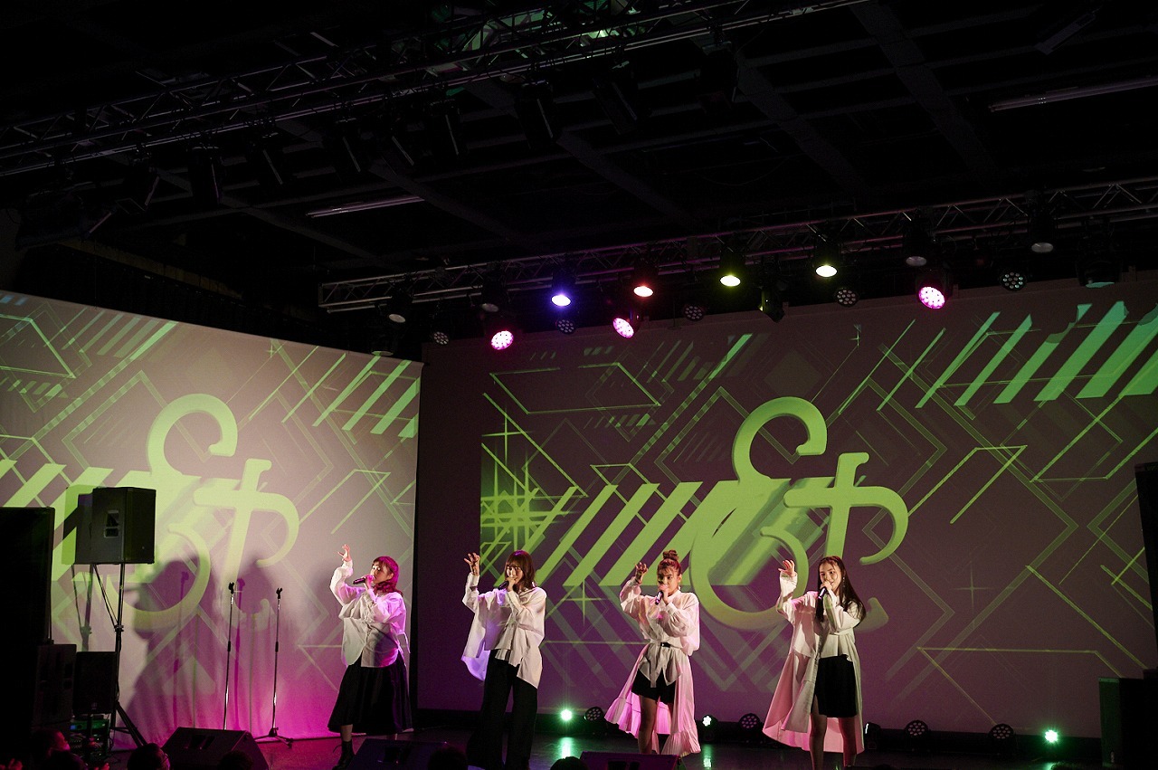 et-アンド-「Monthly LIVE 2021『RGB』」の様子。