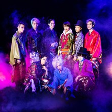 SUPER★DRAGON「X」MVのワンシーン。