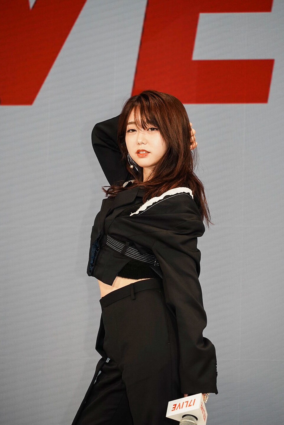 峯岸みなみ - 17LIVE発表会で峯岸みなみ、クロちゃん、AKB小栗＆岡部