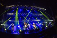 手越祐也とTHE ORAL CIGARETTES。（撮影：ハタサトシ）