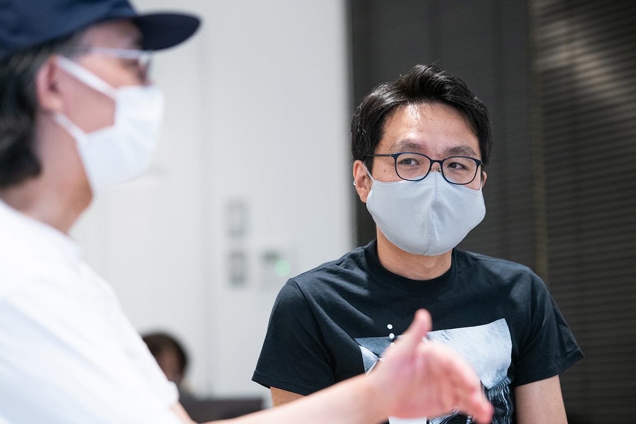 左から佐々木敦、南波一海。