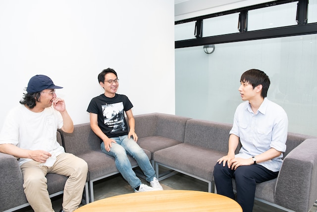 左から佐々木敦、南波一海、朝井リョウ。