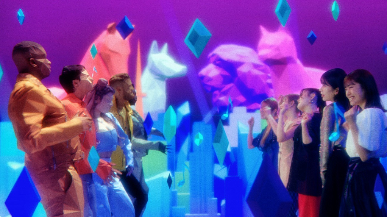 Pentatonix「ミッドナイト・イン・トーキョー feat. Little Glee Monster」ミュージックビデオより。