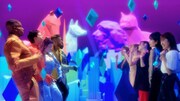 Pentatonix「ミッドナイト・イン・トーキョー feat. Little Glee Monster」ミュージックビデオより。