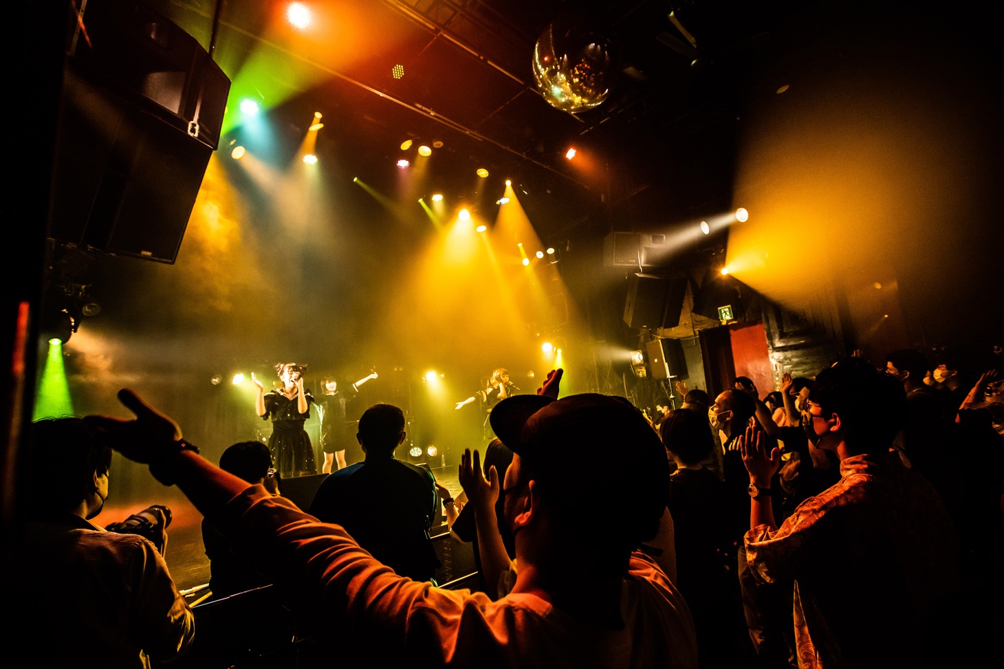 NILKLYのライブの様子。（Photo by Masayo）