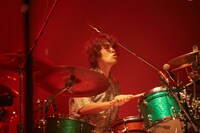 小泉拓（Dr）（撮影：岩本彩）