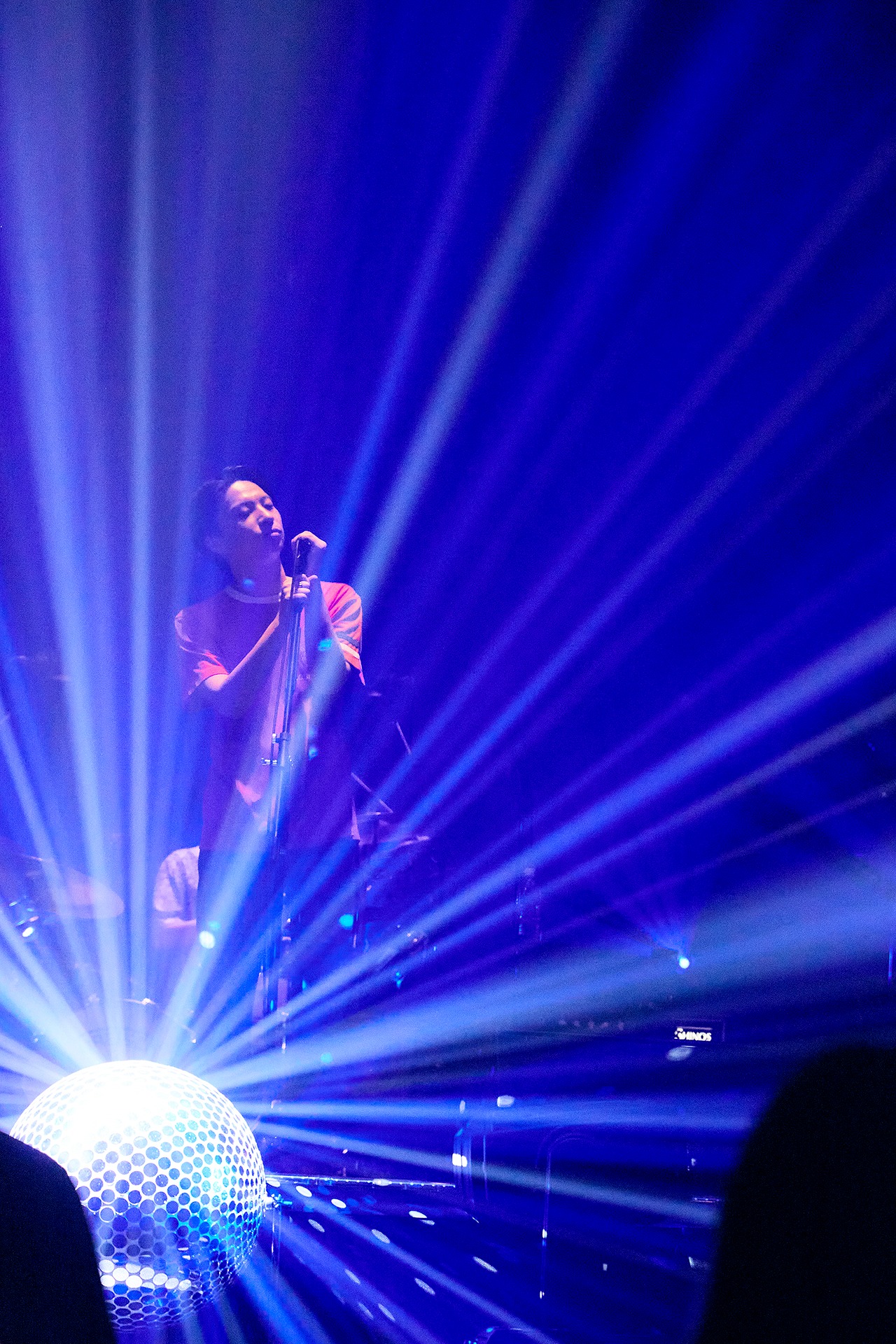 尾崎世界観（Vo, G）（撮影：関信行）