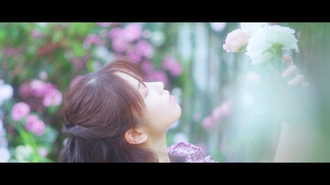 AKB48「君がいなくなる12月」MVのワンシーン。