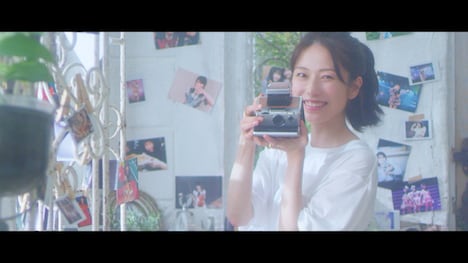 AKB48「君がいなくなる12月」MVのワンシーン。