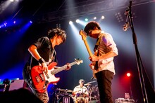 左から田淵智也（B / UNISON SQUARE GARDEN）、斎藤宏介（Vo, G / UNISON SQUARE GARDEN）。（Photo by Viola Kam［V'z Twinkle］）
