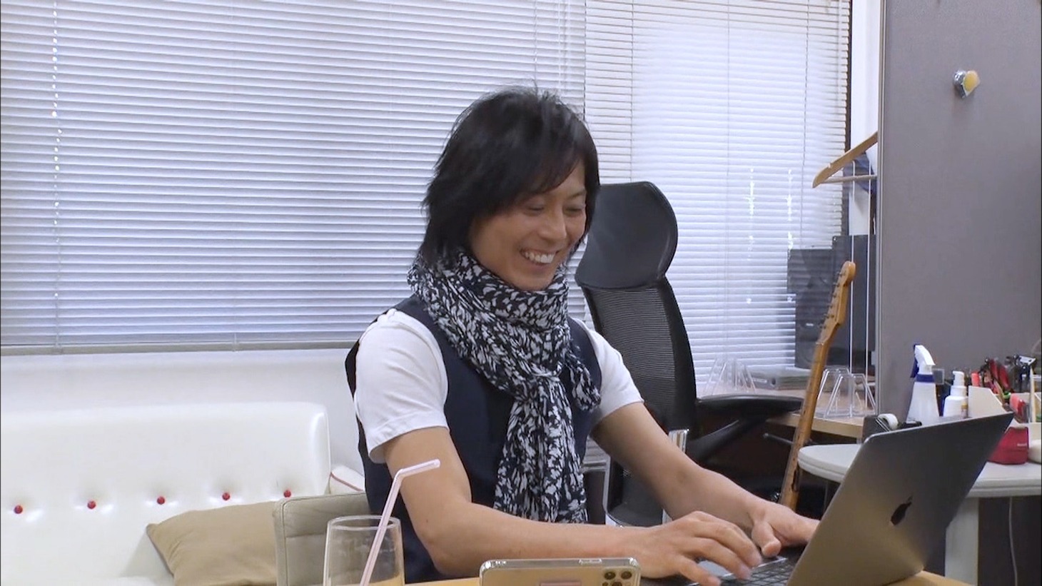 「人生が変わる1分間の深イイ話」より。(c)日本テレビ