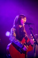 堀胃あげは（Vo, G / 黒子首）（Photo by Viola Kam［V'z Twinkle］）