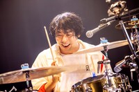 鈴木貴雄（Dr / UNISON SQUARE GARDEN）（Photo by Viola Kam［V'z Twinkle］）