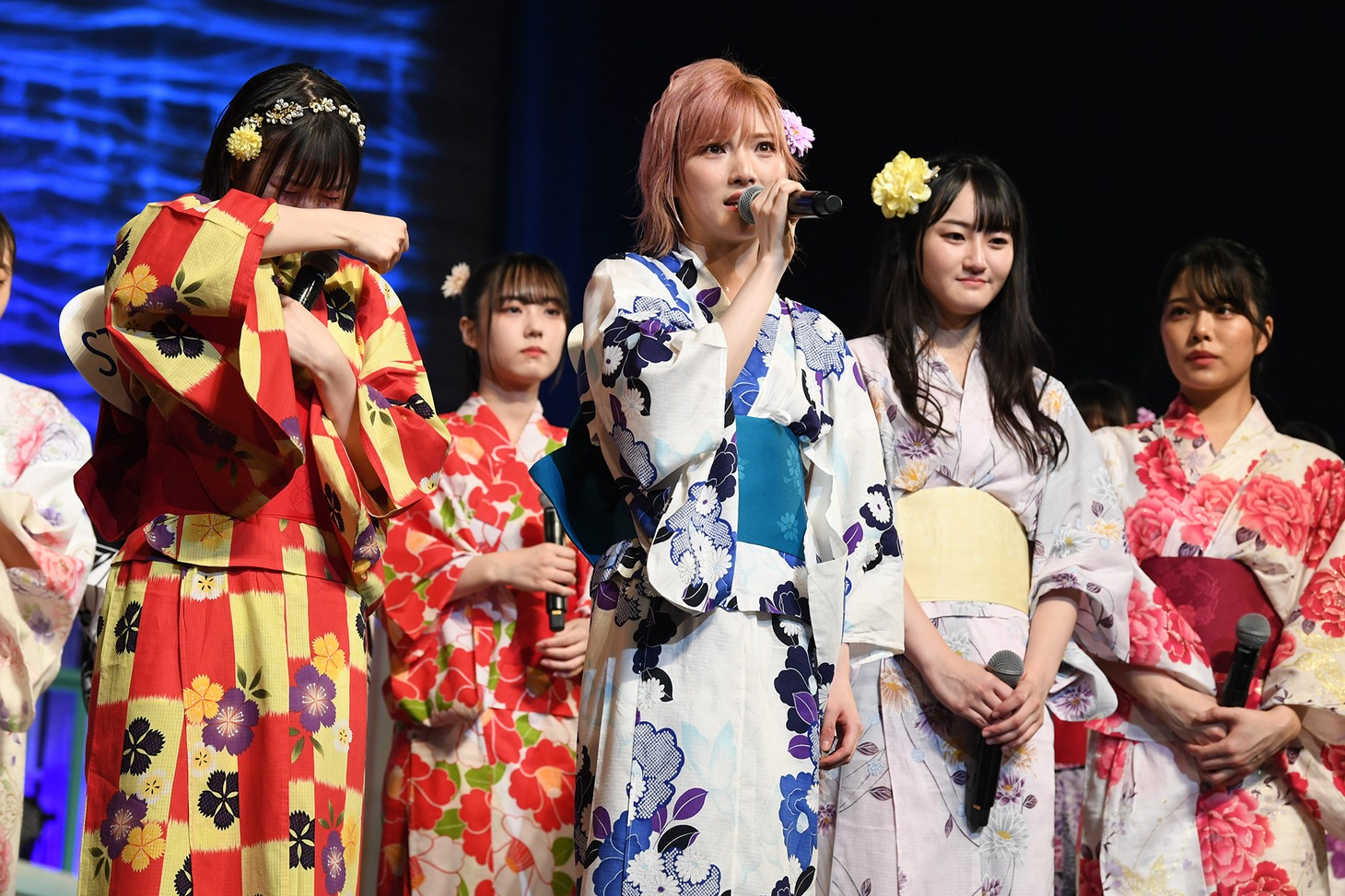 岡田奈々（中央）(c)STU