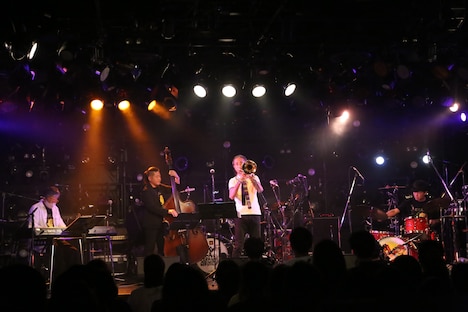 北原雅彦のパフォーマンスの様子。(写真提供:Sony Music Artists)