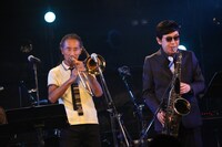 北原雅彦（Tb）とGAMO（Tenor Sax）。（写真提供：Sony Music Artists）