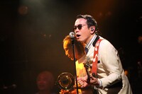 川上つよし（B）（写真提供：Sony Music Artists）