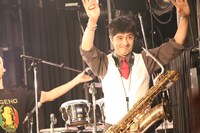 谷中敦（Baritone Sax）（写真提供：Sony Music Artists）